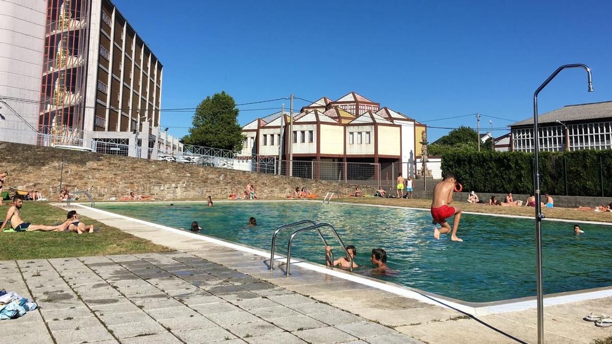 La piscina Pía do Loureiro, de Cerámicas do Castro.