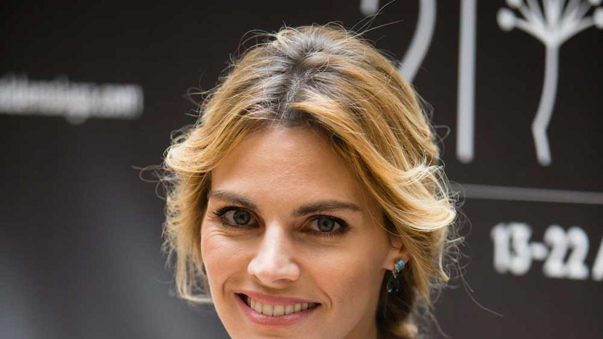 Amaia Salamanca da un nuevo y diferente aire a su pelo