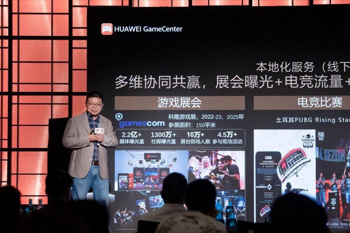 Una demostración de Huawei a cargo de su director de la nube de clientes de Europa, Shan Xuefeng.