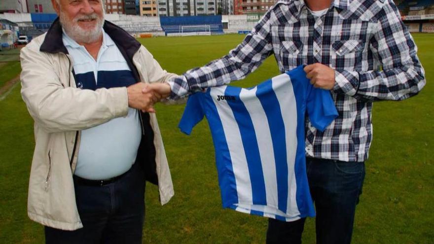 Dudi y Juanjo Prendes, director deportivo del Avilés.