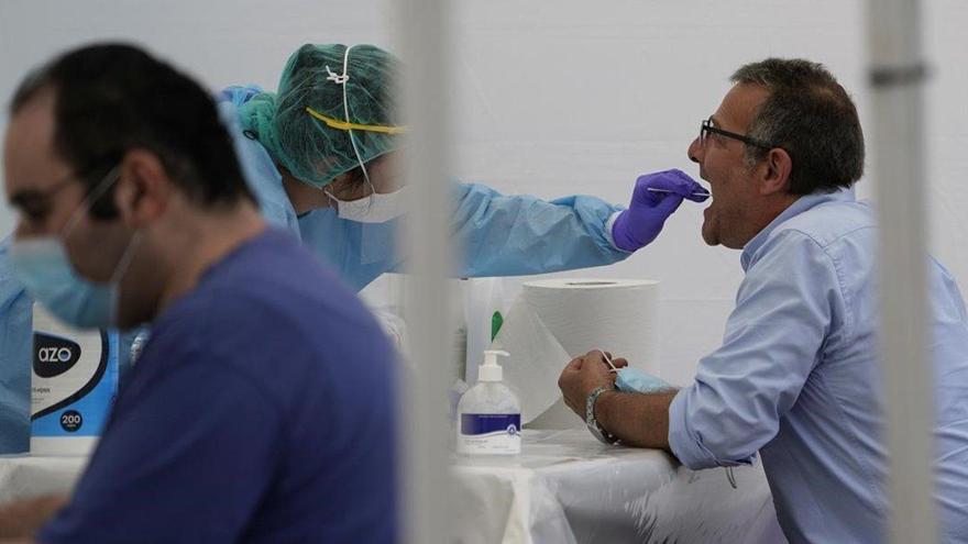 Andalucía registra dos fallecidos y 593 nuevos positivos por coronavirus