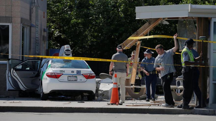 Diez heridos al arrollar un taxi a peatones en Boston