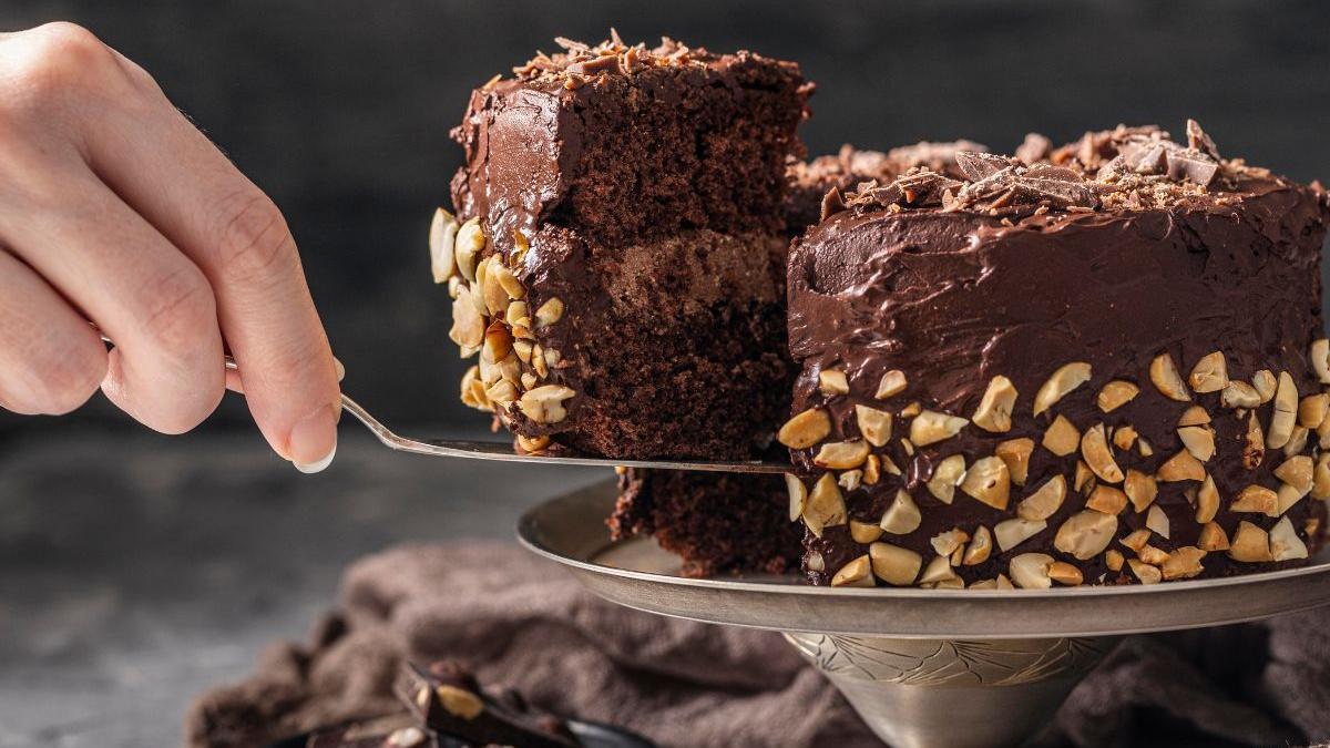 Adiós al horno la tarta de chocolate de la abuela que puedes preparar sin electrodoméstico