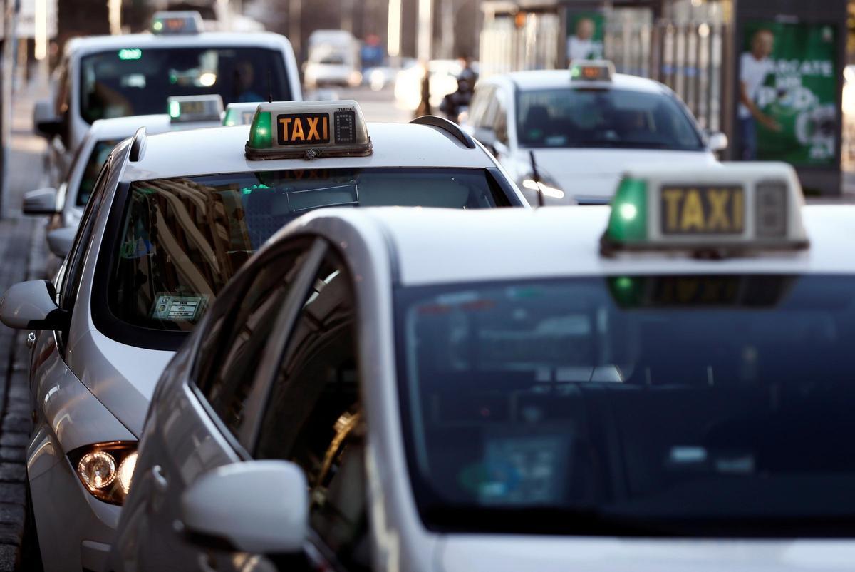 Varios taxis en una imagen de archivo.