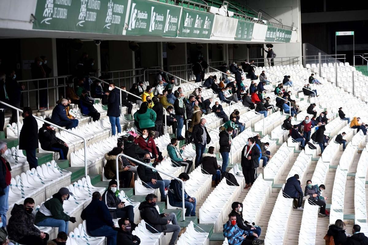 Los aficionados en el partido de Copa del Rey