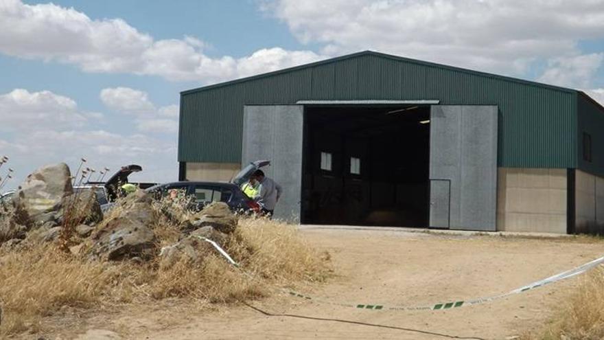 Un hombre fallece atrapado por su tractor