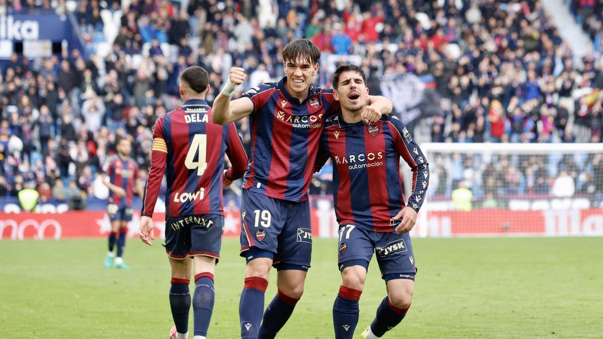 Carlos Espí después de marcar en el partido de liga entre el Levante UD y el Girona FC. VLC SPD