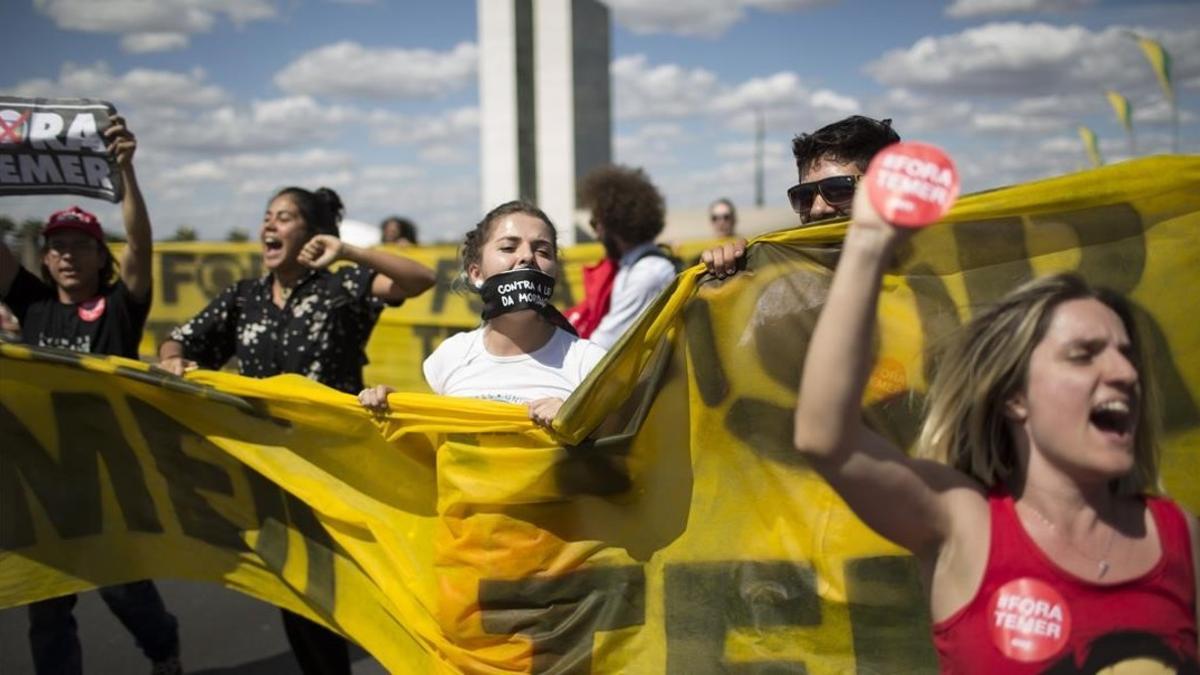 Manifestantes en apoyo a Rousseff en Brasilia.