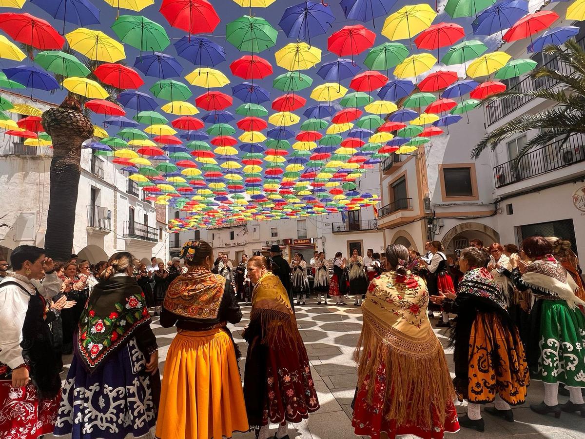 Petitorio de San Isidro en la Plaza de los Paraguas.