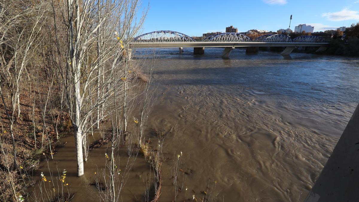 Crecida del Ebro a su paso por Zaragoza | 11 de diciembre de 2021