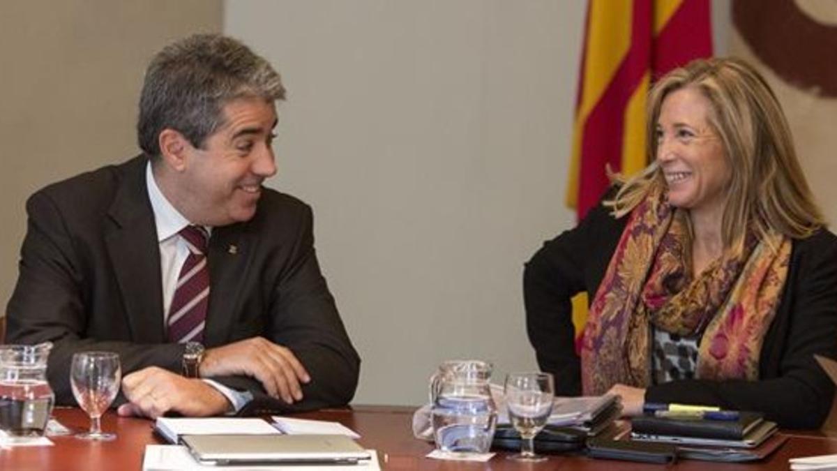 El portavoz del Govern, Francesc Homs, y la vicepresidenta, Joana Ortega, este martes, 10 de diciembre. FERRAN NADEU