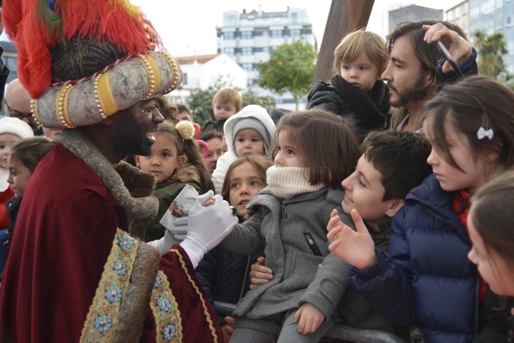 Los Reyes Magos recorren la ciudad desde O Castrillón hasta la plaza de María Pita.