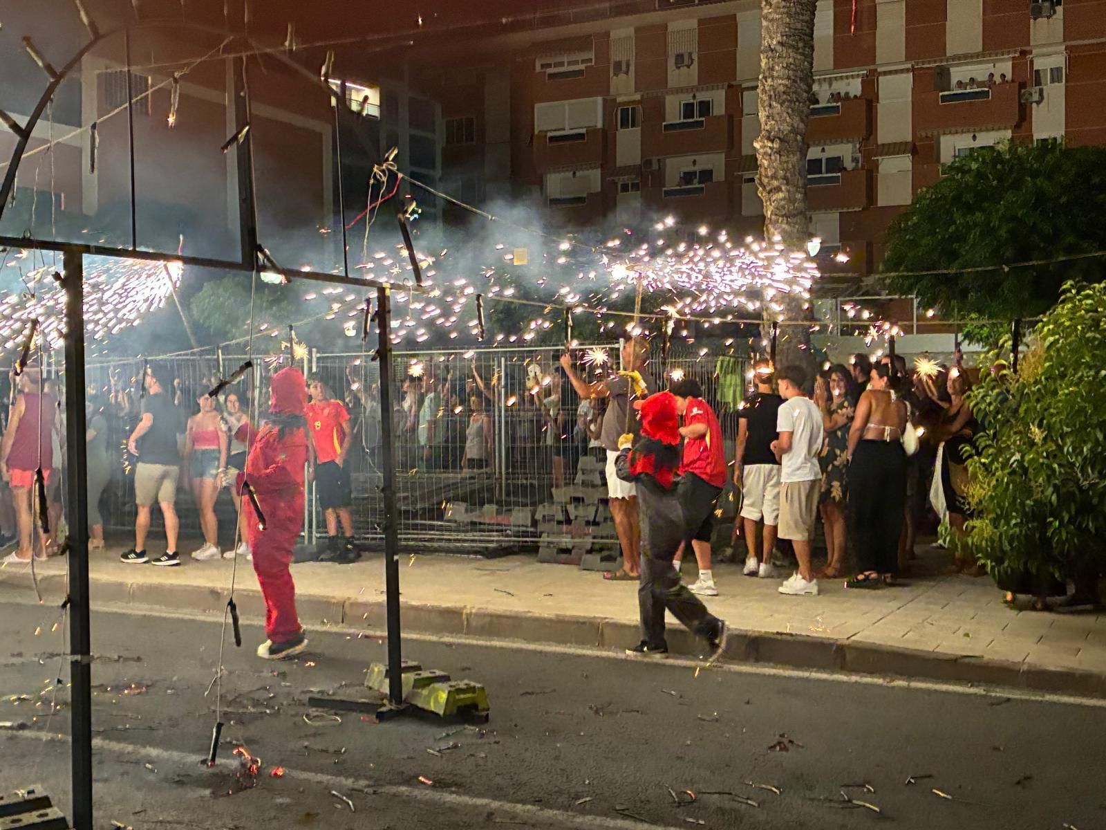 Multitudinario correfoc en las fiestas de El Campello