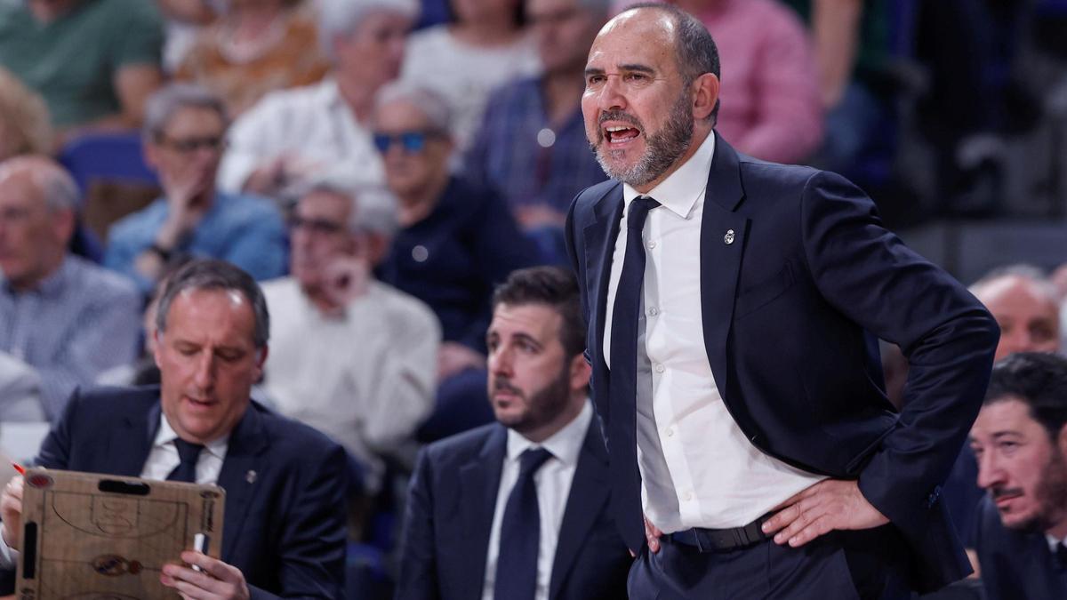 Chus Mateo no se fía del Baskonia y quiere al Madrid plenamente concentrado para el tercer encuentro