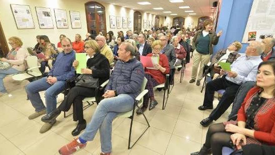 Asistentes a la asamblea del PSOE.