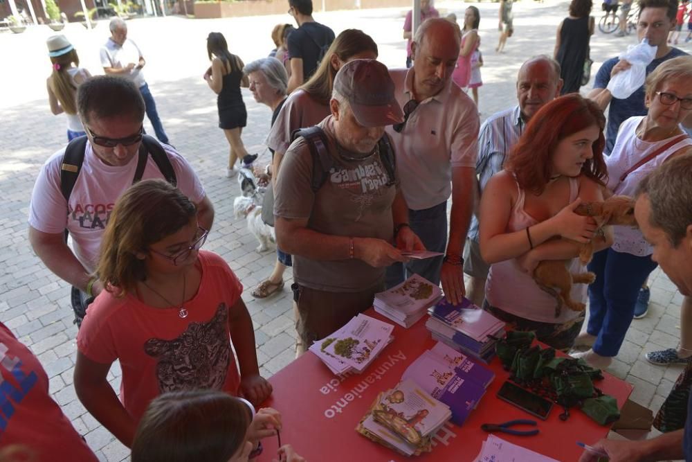 La perrera de Murcia saca sus animales a la calle