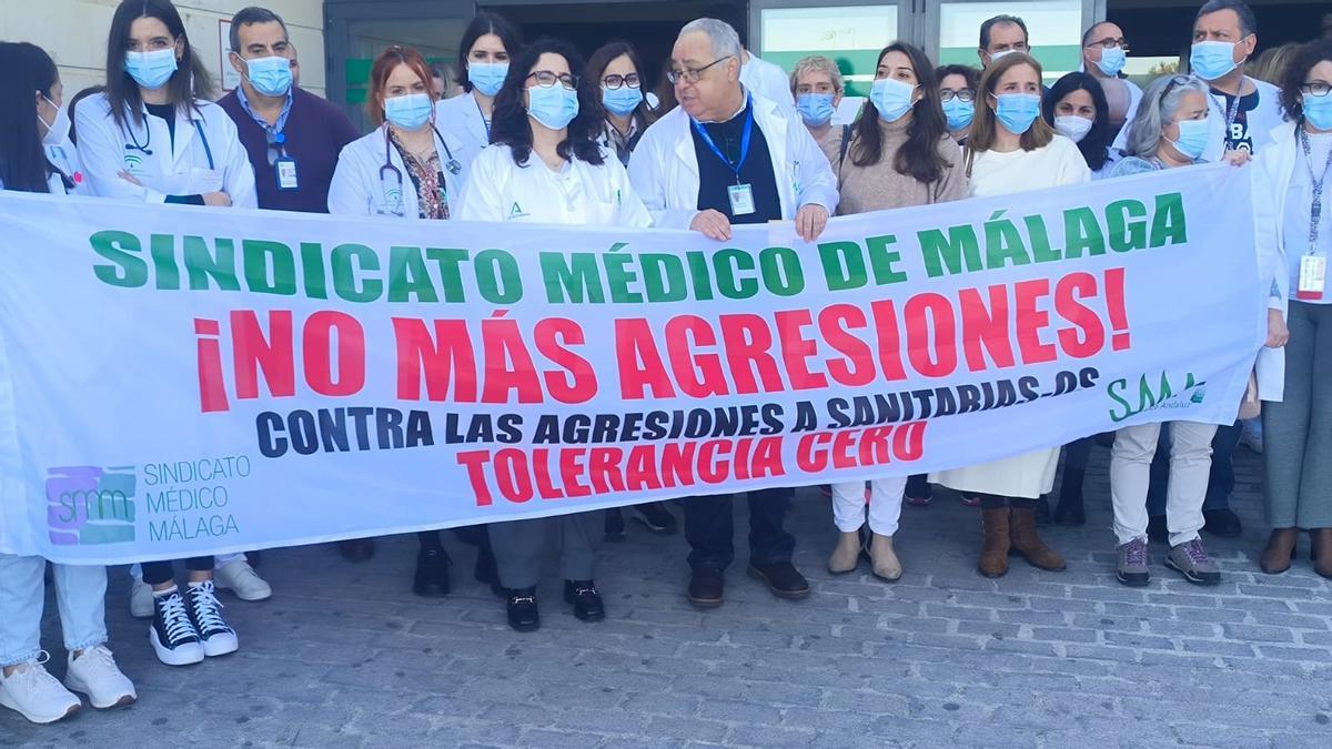 Gustavo Mesa, representante del Sindicato Médico del Área Sanitaria Norte de Málaga, ha asistido a la concentración.