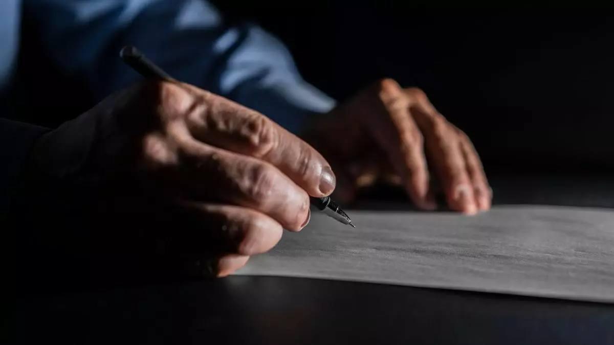 La normativa catalana estableix un ordre de preferència per als hereus en cas de defunció sense testament escrit