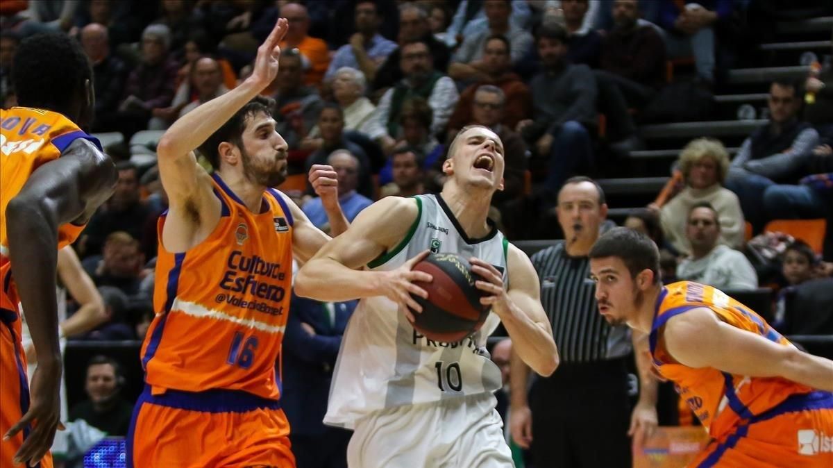 jmexposito51710842 klemen prepelic of club joventut badalona in action during l200112195653 jmexposito51710842 klemen prepelic of club joventut badalona in action during l200112195653