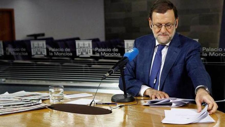 Mariano Rajoy, ayer, durante la entrevista que concedió a una emisora de radio.