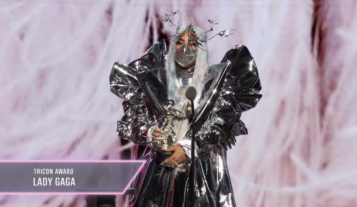 Lady Gaga recoge un premio en los VMA 2020