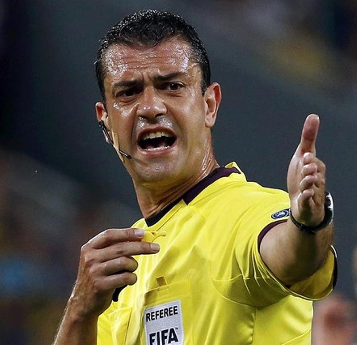 Viktor Kassai, durant un partit de l’Eurocopa del 2012. Viktor Kassai, durant un partit de l’Eurocopa del 2012.