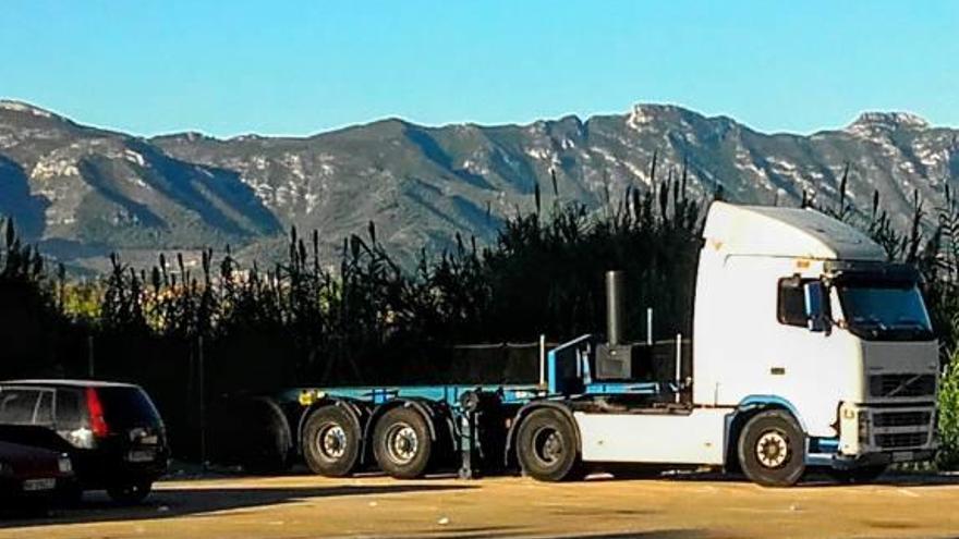 Detenido tras conducir un camión de 40 toneladas durante 1.770 km sin carné