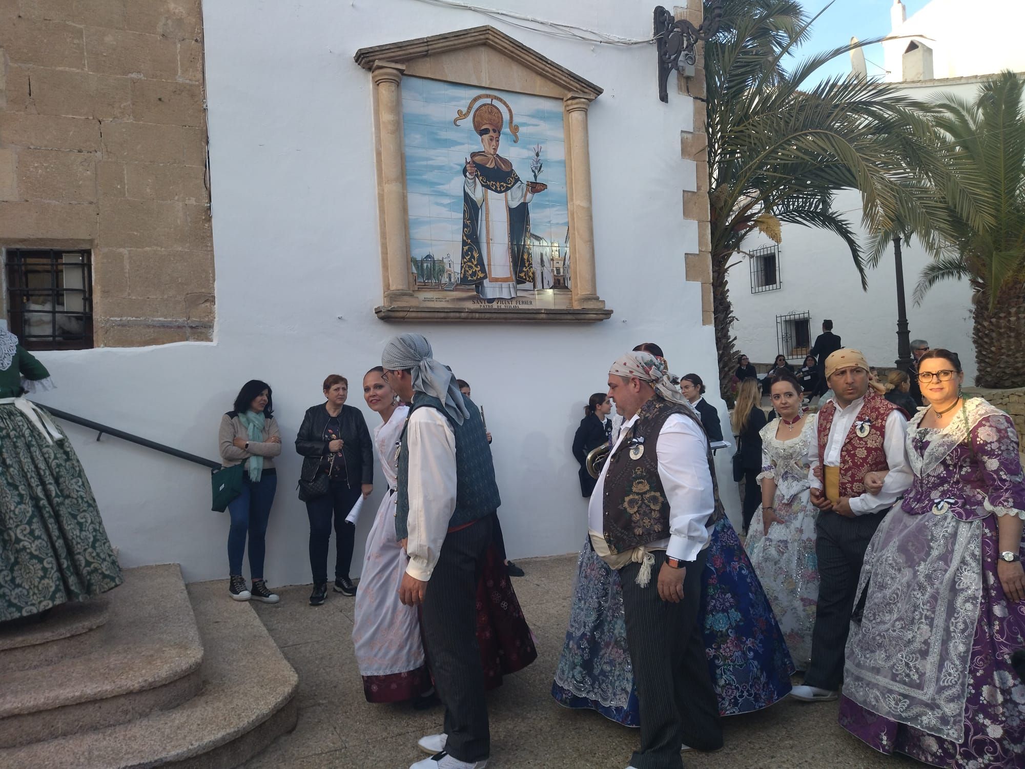 La fiesta más auténtica: Teulada vibra con el traslado de Sant Vicent Ferrer a su ermita