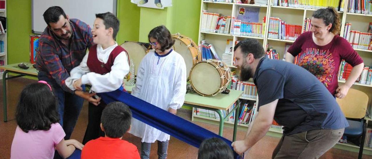 Escolares con mucho arte en Lugones