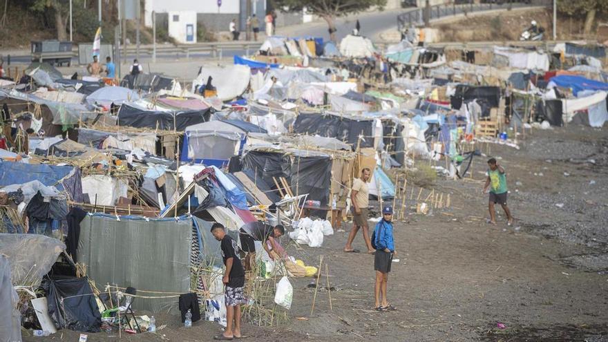 Cada vez más inmigrantes irregulares logran la legalidad