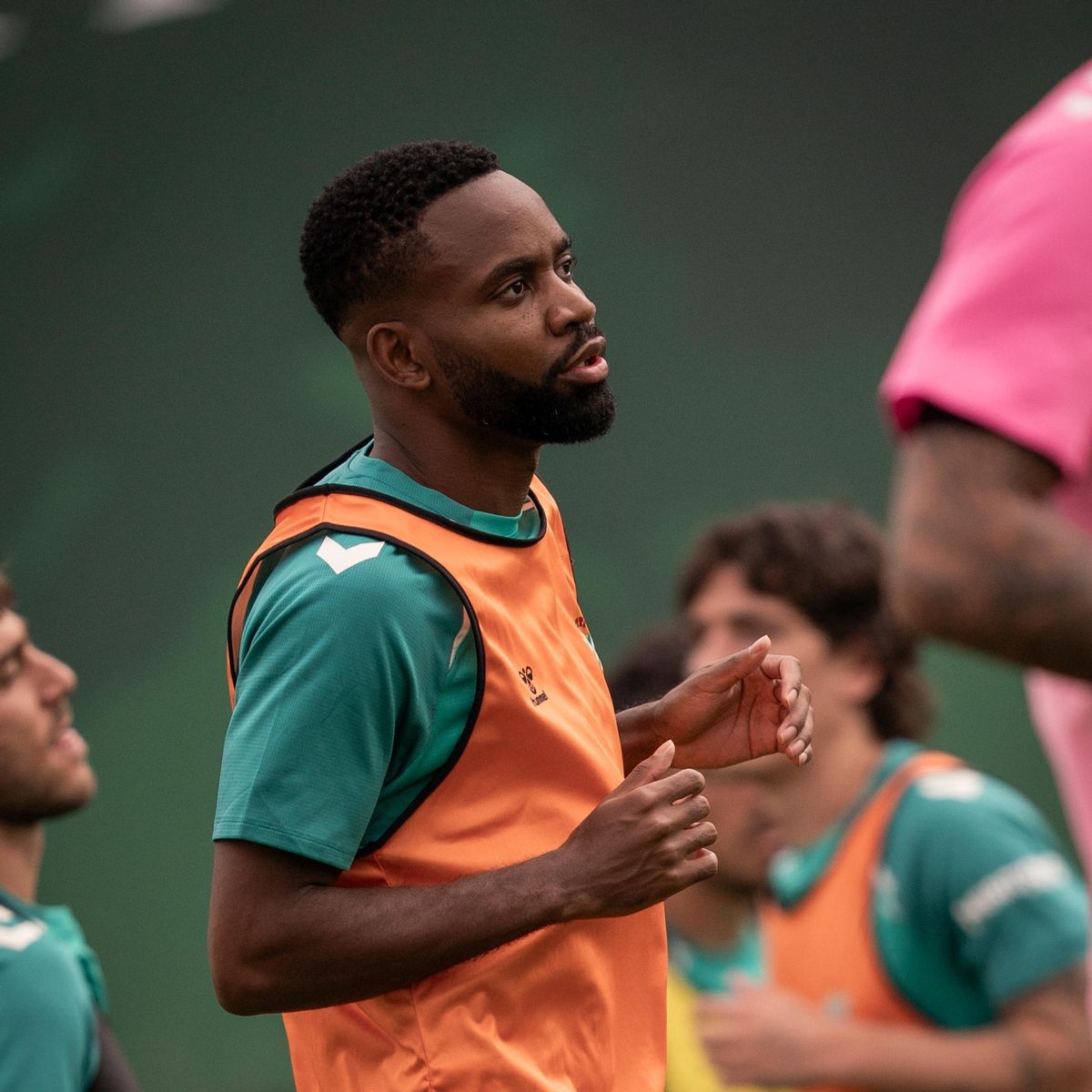 Cédric Bakambu se incorpora a los entrenamientos del Betis en Portugal