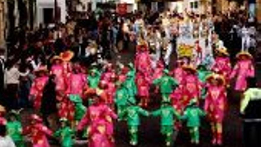 Exito de público y participación en el desfile de Jaraíz