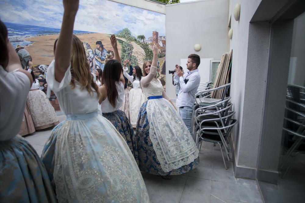 Ensayo de la Dansà con la fallera mayor y la corte