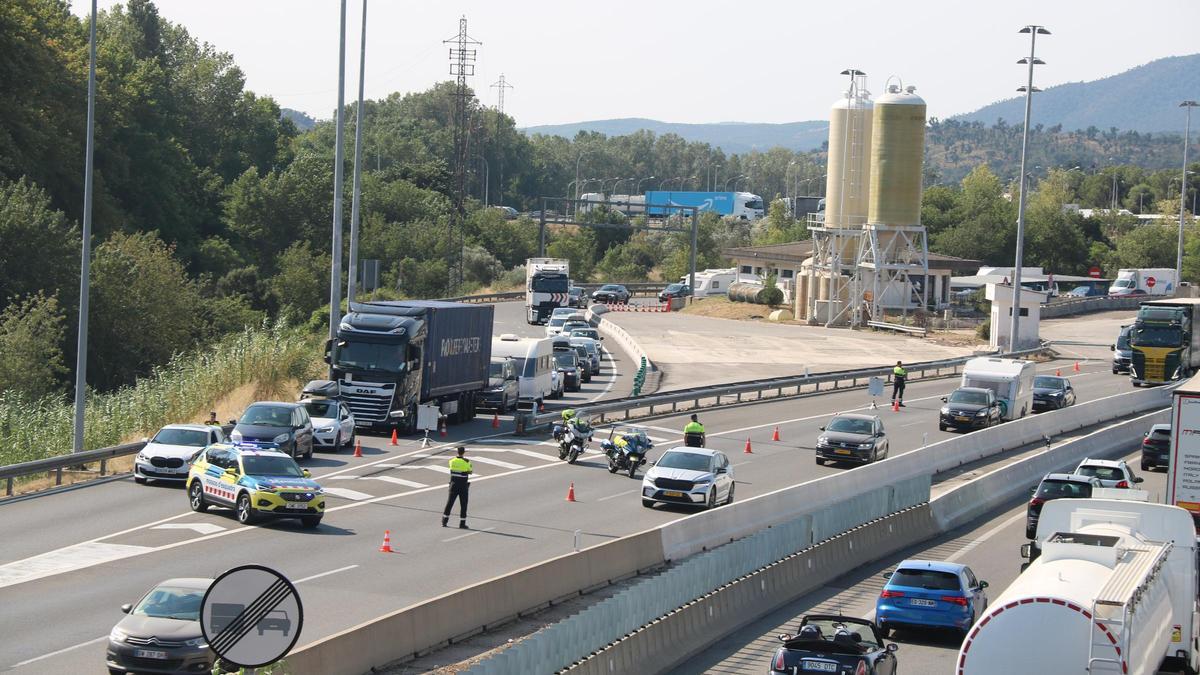 Un control dels Mossos a l'autopista AP-7, en una foto d'arxiu.