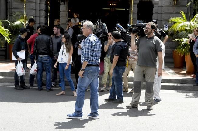 GUARDIA PARA COGER A BRAD PITT A SU LLEGADA AL ...