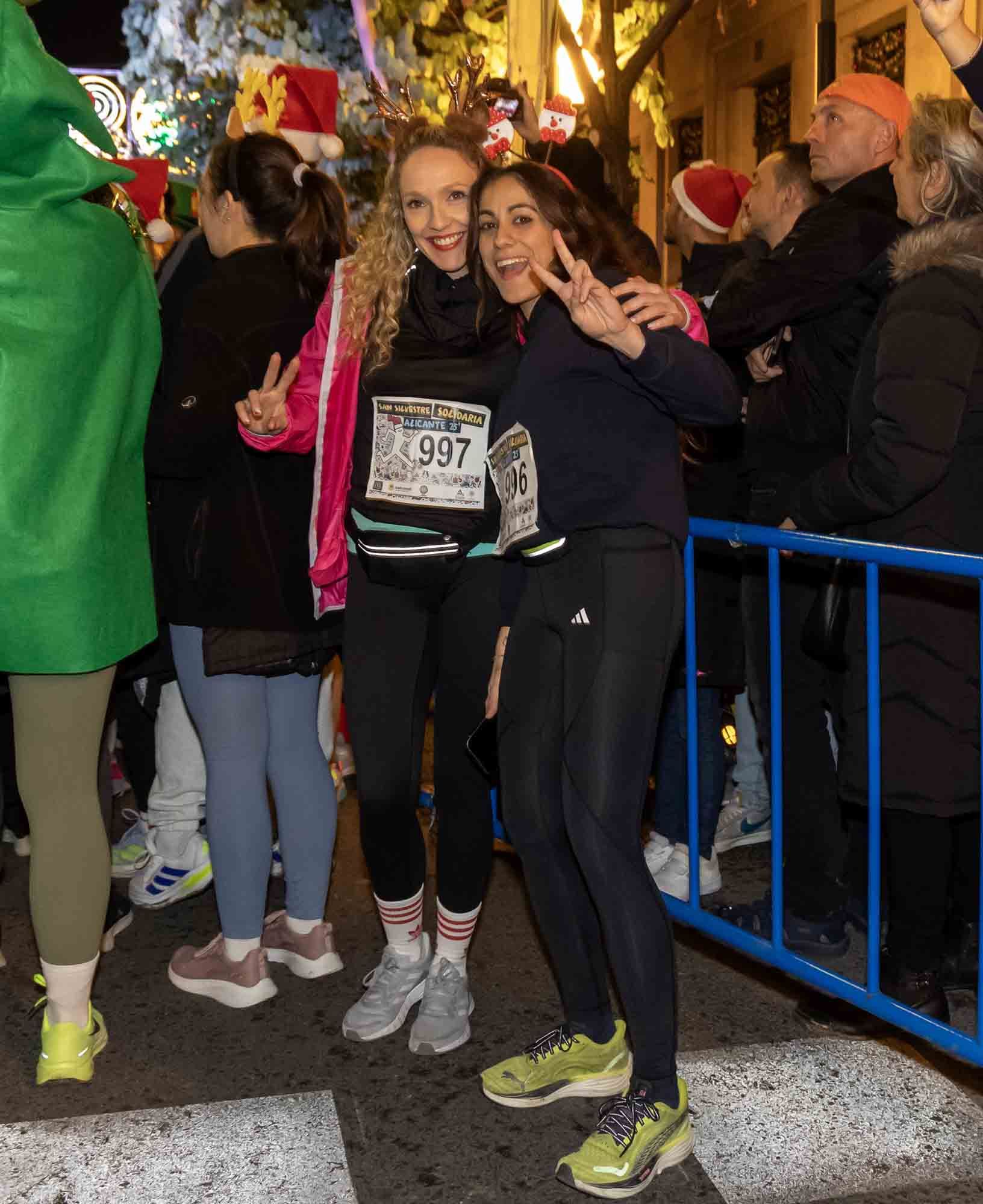La San Silvestre de Alicante llena de colorido la ciudad