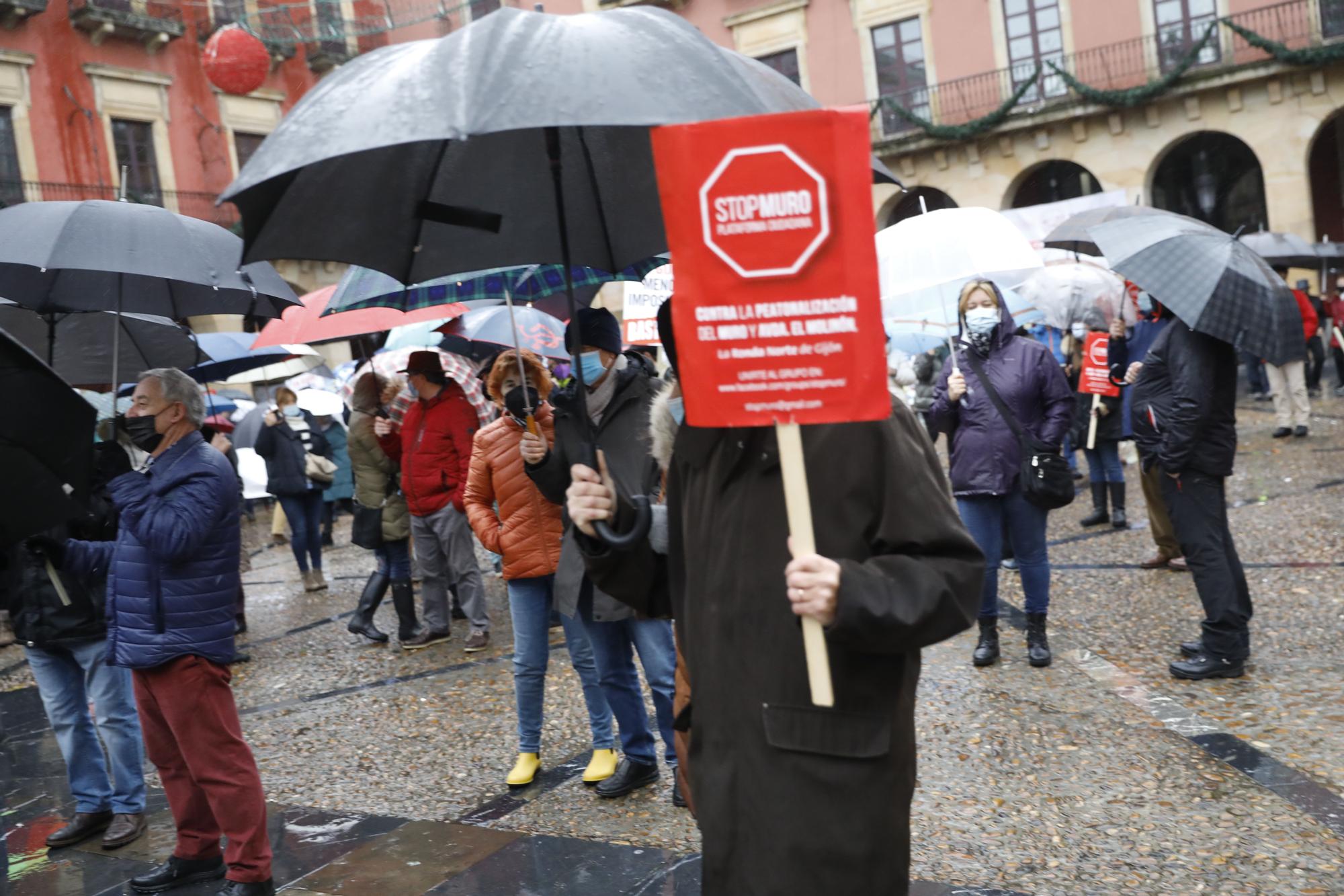 En imágenes: así fue la manifestación de ocho colectivos en la Plaza Mayor de Gijón