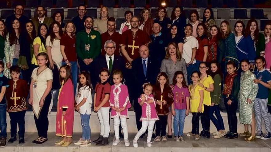 Cargos festeros durante uno de los actos del Mig Any del pasado año.