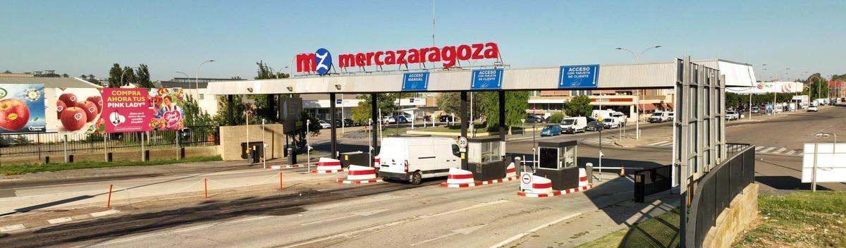Mercazaragoza cuenta con casi 130 empresas instaladas y mercados de frutas y verduras, carnes y pescados, a cinco kilómetros del centro de la capital aragonesa.