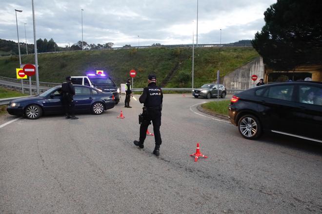 En imágenes: Control policial por la oleada de robos en Gijón