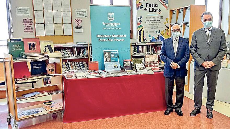 Juan de Dios Mellado dona a Torremolinos una colección de libros, fotos y diapositivas