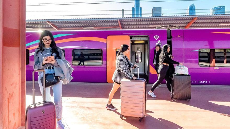 Un tren Avlo en la capital de España con dirección a la provincia de Alicante, en una imagen de archivo. | DAVID REVENGA