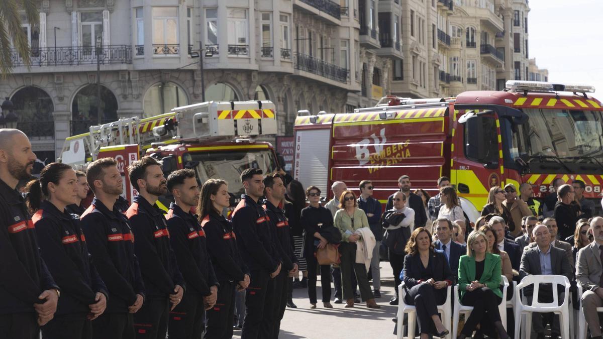 Presentació de nous bombers a València en 2024