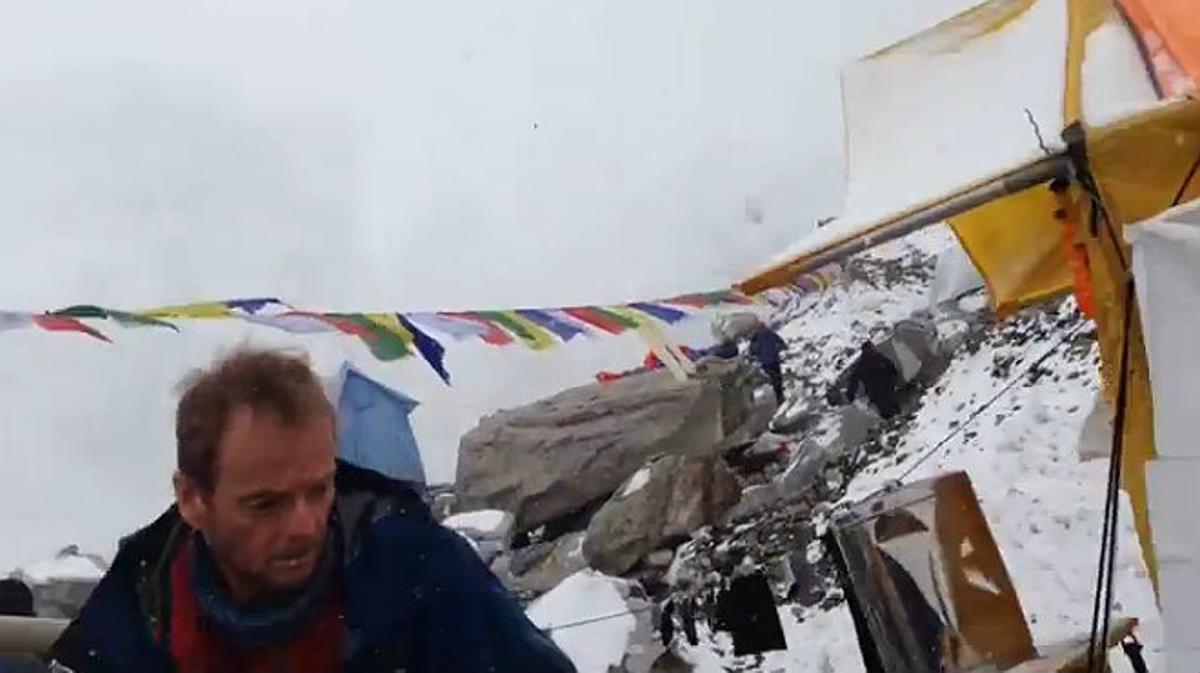 El escaldor Jost Kobusch grabó cómo tembló la Tierra a los pies del Everest.