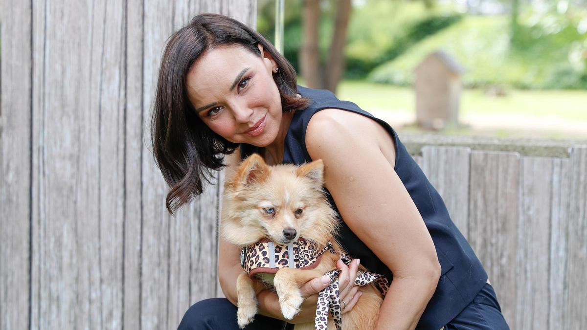 Chenoa, junto a su perrita Cloe en la presentación de 'Dog House'