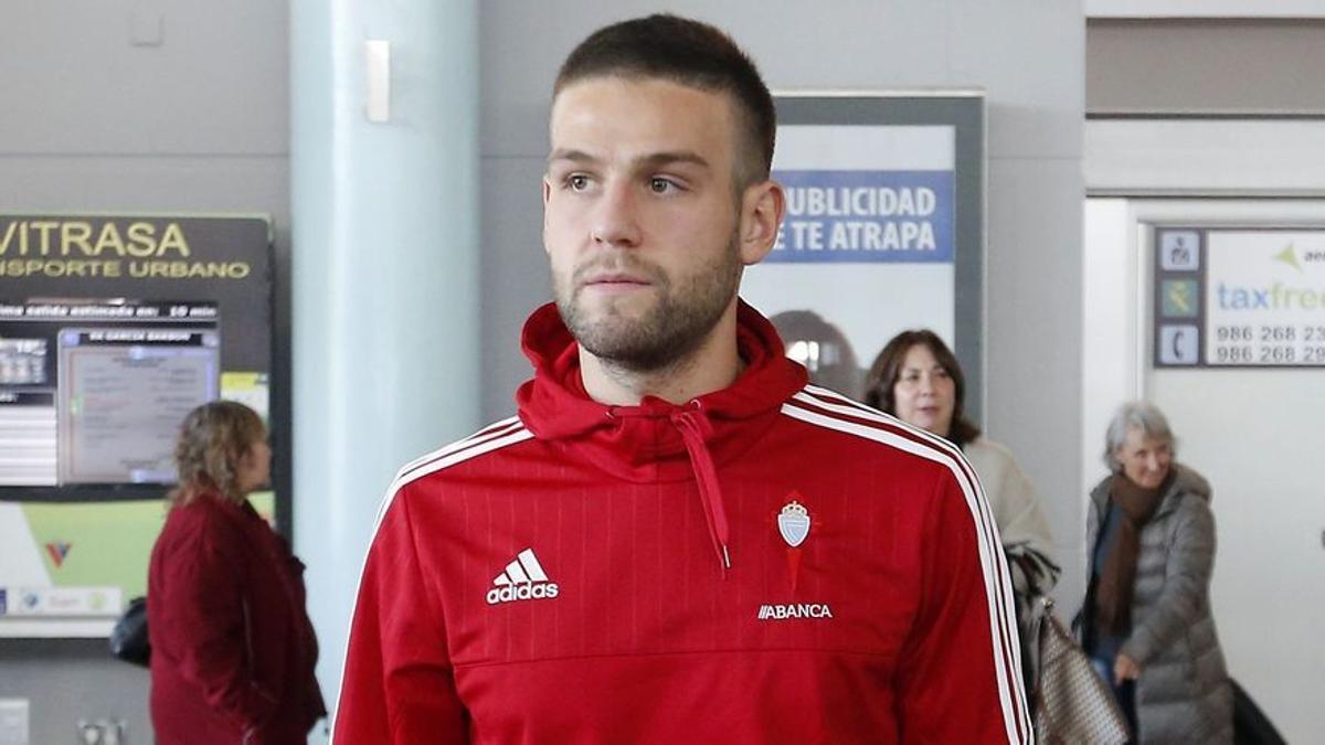 David Goldar en su etapa en el Celta, llegando al Aeropuerto de Vigo tras jugar en Madrid.