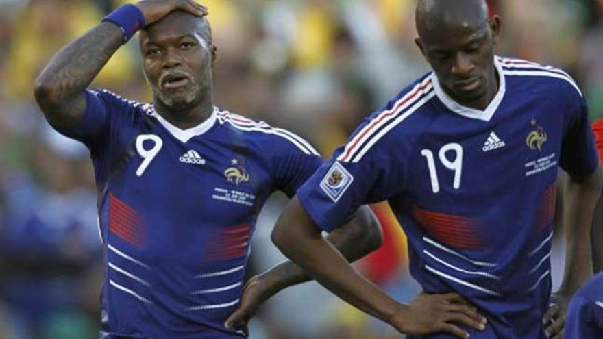 Los jugadores franceses Djibril Cisse y Abou Diaby