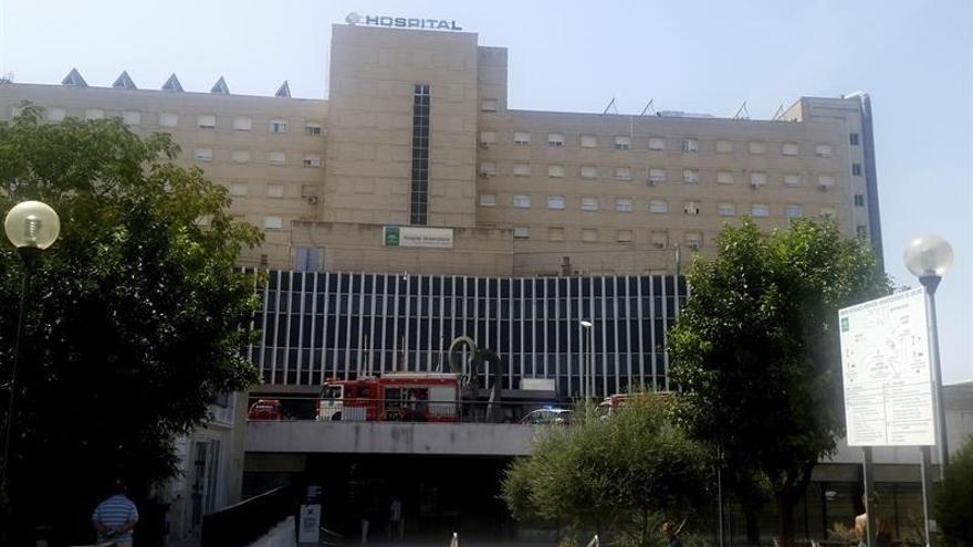 Muere una mujer seccionada por un ascensor del hospital sevillano de Valme