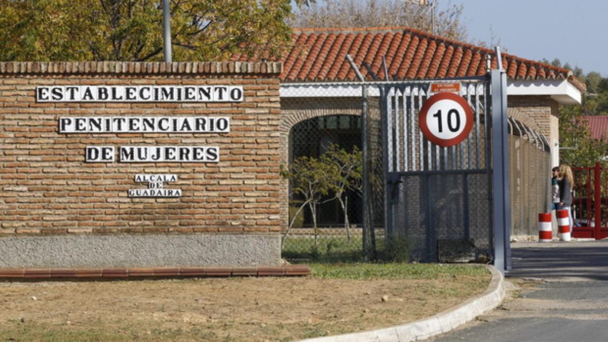 La entrada del centro penitenciario de mujeres de Alcalá de Guadaira, en Sevilla.
