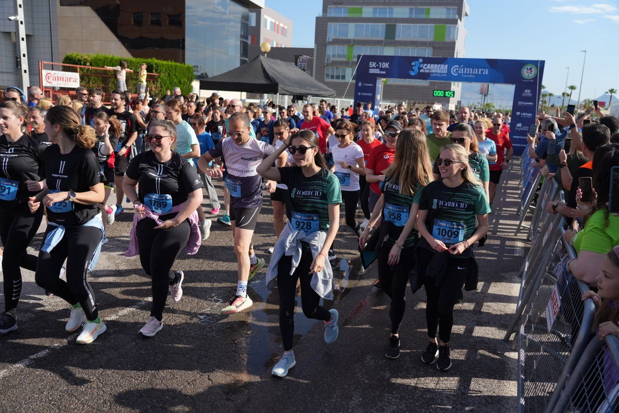 Búscate en las fotos de la Carrera de las Empresas en Castellón